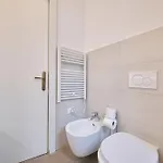 Front 2 Apartman *